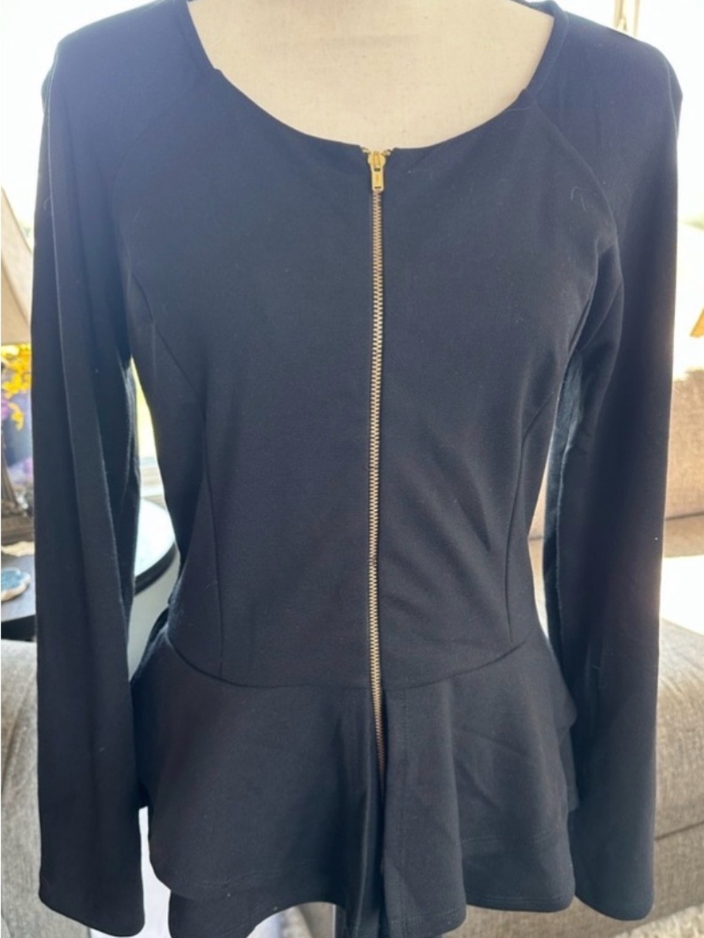Kate & Mallory Black Zip Front Peplum Long Sleeve Top L 🖤
